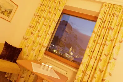 Ein allgemeiner Bergblick oder ein Berglick von der Pension aus