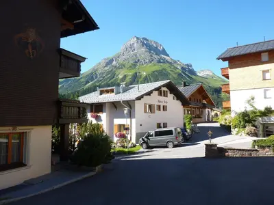 Ein allgemeiner Bergblick oder ein Berglick von der Pension aus