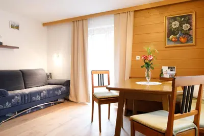 Ein Sitzbereich in der Unterkunft Apartment Am Bach