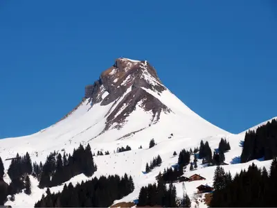 Ein allgemeiner Bergblick oder ein Berglick von des Hotels aus