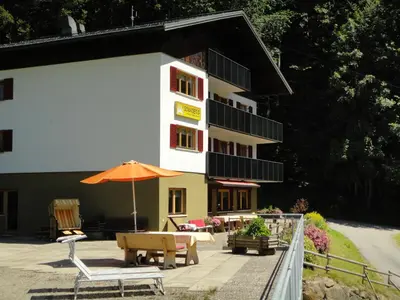Das Gebäude in dem sich die Pension befindet