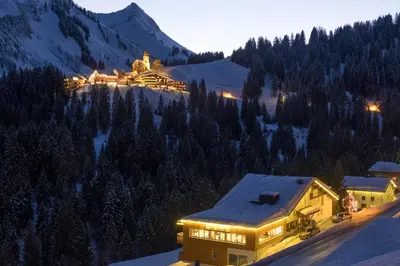 Ein allgemeiner Bergblick oder ein Berglick von des Hotels aus