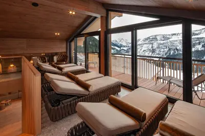 Ein allgemeiner Bergblick oder ein Berglick von des Hotels aus