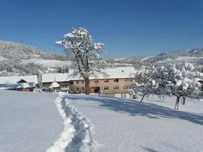 Schweizer Hof im Winter