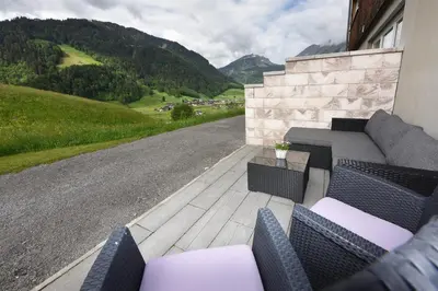 Ein allgemeiner Bergblick oder ein Berglick von des Bed & Breakfasts aus