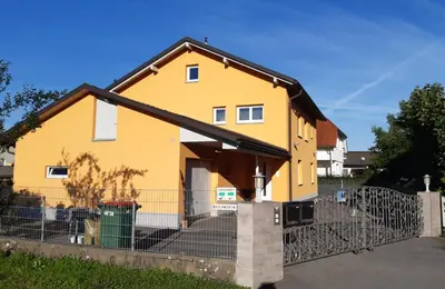 Das Gebäude in dem sich die Ferienwohnung befindet