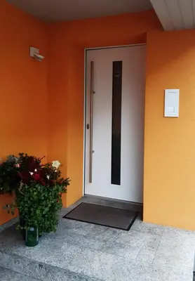 Eine Fassade oder ein Eingang zu Familie Ohneberg