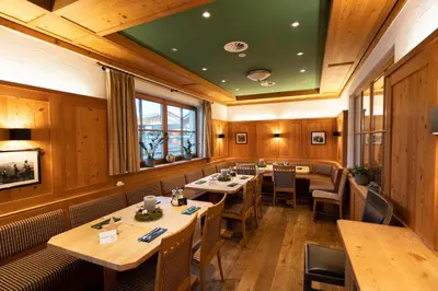 Ein Sitzbereich in der Unterkunft Haller's Posthotel