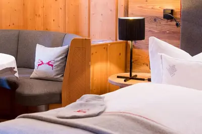 Ein Bett oder Betten in einem Zimmer der Unterkunft Haller's Geniesserhotel