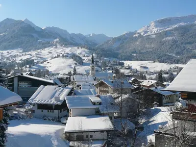 Ein allgemeiner Bergblick oder ein Berglick von der Ferienwohnung aus
