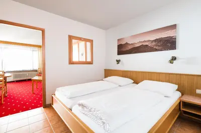 Ein Bett oder Betten in einem Zimmer der Unterkunft Aparthotel Kleinwalsertal