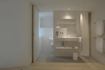 Ein Badezimmer in der Unterkunft BAR10ZIMMER