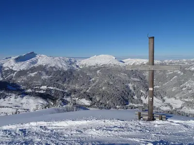 Ein allgemeiner Bergblick oder ein Berglick von der Ferienwohnung aus