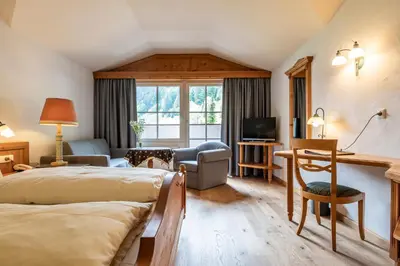 Ein Bett oder Betten in einem Zimmer der Unterkunft Naturhotel Lärchenhof