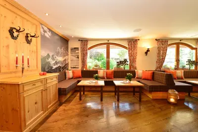 Ein Sitzbereich in der Unterkunft Hotel Jagdhof
