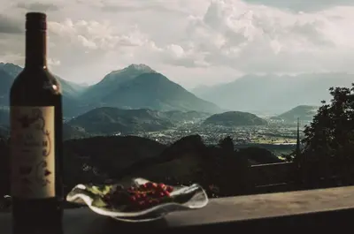 Ein allgemeiner Bergblick oder ein Berglick von der Ferienwohnung aus
