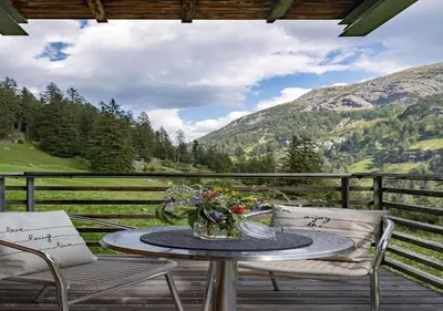 Ein allgemeiner Bergblick oder ein Berglick von der Ferienwohnung aus
