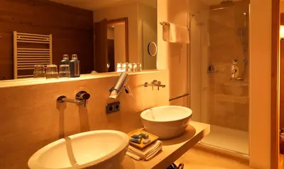 Ein Badezimmer in der Unterkunft Chalet Hus Hörili