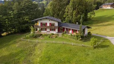Ein Garten an der Unterkunft Haus Kipfen