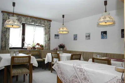 Ein Sitzbereich in der Unterkunft Gästehaus Winsauer