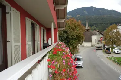 Ein allgemeiner Bergblick oder ein Berglick von des Gasthauses aus