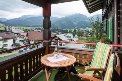 Ein allgemeiner Bergblick oder ein Berglick von der Pension aus