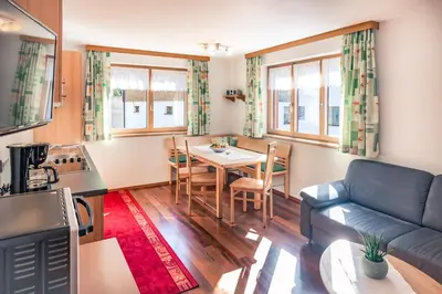 Ein Sitzbereich in der Unterkunft Haus Rothorn