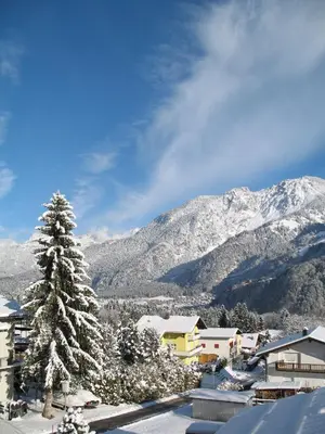 Ein allgemeiner Bergblick oder ein Berglick von der Ferienwohnung aus