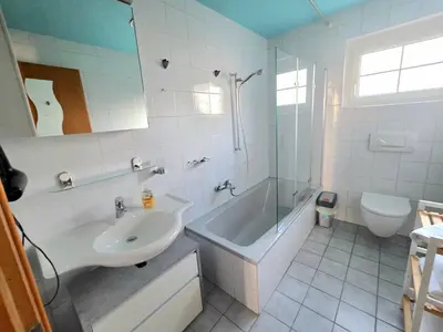 Ein Badezimmer in der Unterkunft Gardenia-Altach, 2-4 P, Küche, Garten, Terrasse, Parkplatz, Wifi, Ski Stellplatz