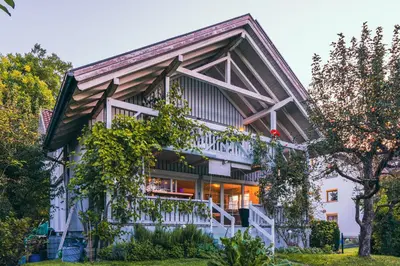 Das Gebäude in dem sich die Ferienwohnung befindet