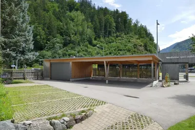 Ein allgemeiner Bergblick oder ein Berglick von des Ferienhauses aus