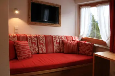Ein Sitzbereich in der Unterkunft Hotel Alpensonne