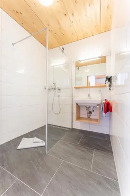Ein Badezimmer in der Unterkunft Appartementhaus Uga