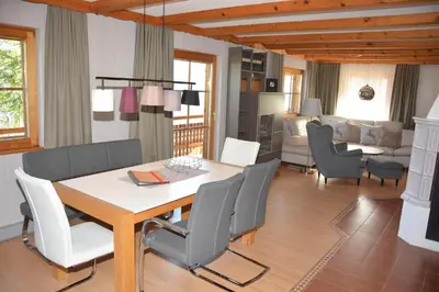Ein Sitzbereich in der Unterkunft Panorama Chalet Montafon
