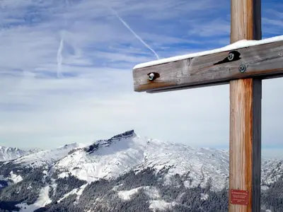 Ein allgemeiner Bergblick oder ein Berglick von der Pension aus
