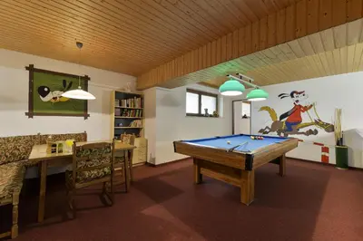 Ein Billardtisch in der Unterkunft Hotel Bergheim