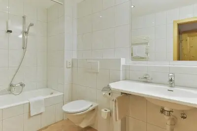 Ein Badezimmer in der Unterkunft Hotel Bergheim