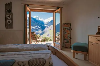 Ein allgemeiner Bergblick oder ein Berglick von der Ferienwohnung aus