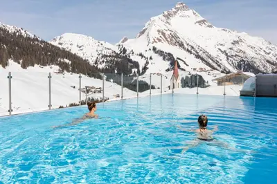 Der Swimmingpool an oder in der Nähe von AlpenParks Hotel & Apartment Arlberg Warth mit Pool
