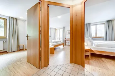 Ein Bett oder Betten in einem Zimmer der Unterkunft Hotel Gasthof KREUZ