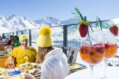 Ein allgemeiner Bergblick oder ein Berglick von der Ferienwohnung aus