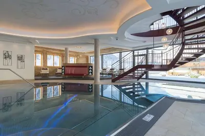 Der Swimmingpool an oder in der Nähe von Das Schiff in den Bergen