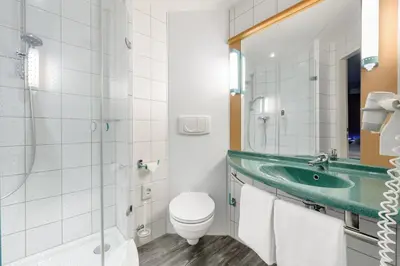 Ein Badezimmer in der Unterkunft Hotel Ibis Bregenz