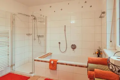 Ein Badezimmer in der Unterkunft Coraline -Koblach, 6-10 P, 3 Schlafzimmer, Küche, riesige Terrasse, Parkplatz, WiFi, Stellplatz Ski