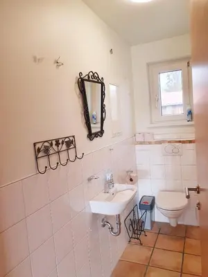 Ein Badezimmer in der Unterkunft Coraline -Koblach, 6-10 P, 3 Schlafzimmer, Küche, riesige Terrasse, Parkplatz, WiFi, Stellplatz Ski