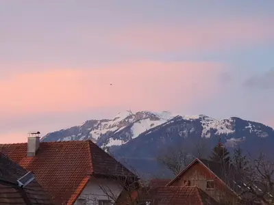 Ein allgemeiner Bergblick oder ein Berglick von der Ferienwohnung aus