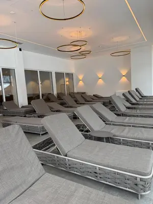 Ein Sitzbereich in der Unterkunft Aparthotel mittelberg mit Schwimmbad Kleinwalsertal