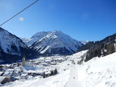 Aparthotel mittelberg mit Schwimmbad Kleinwalsertal im Winter