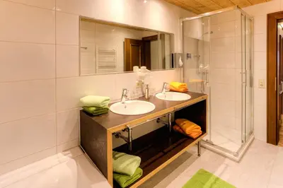 Ein Badezimmer in der Unterkunft Haus Bickel