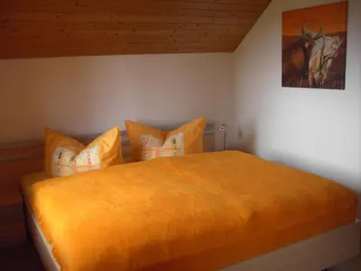 Ein Bett oder Betten in einem Zimmer der Unterkunft Friesenhof Blank